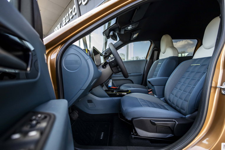 Vehicle Image 9