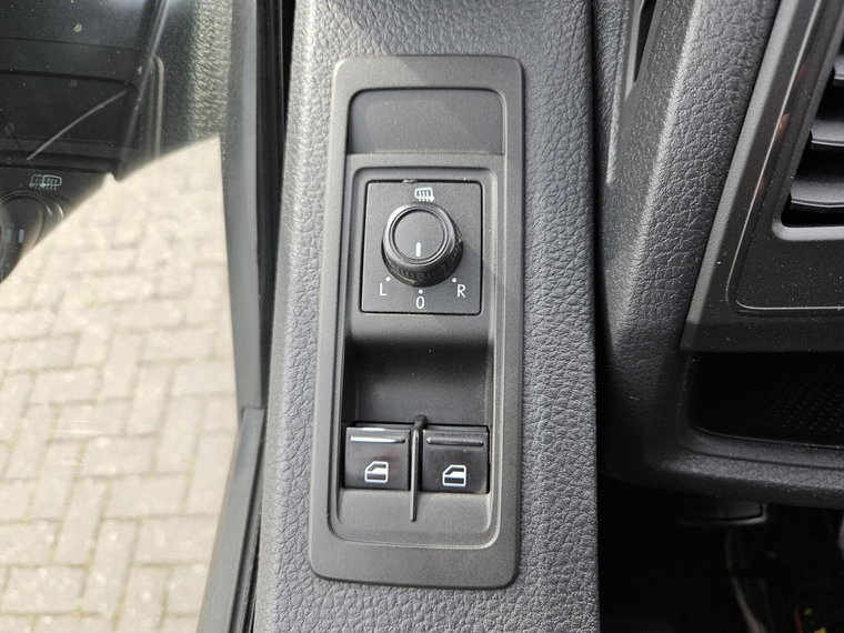 Vehicle Image 29