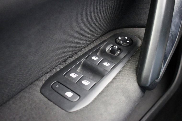 Vehicle Image 28