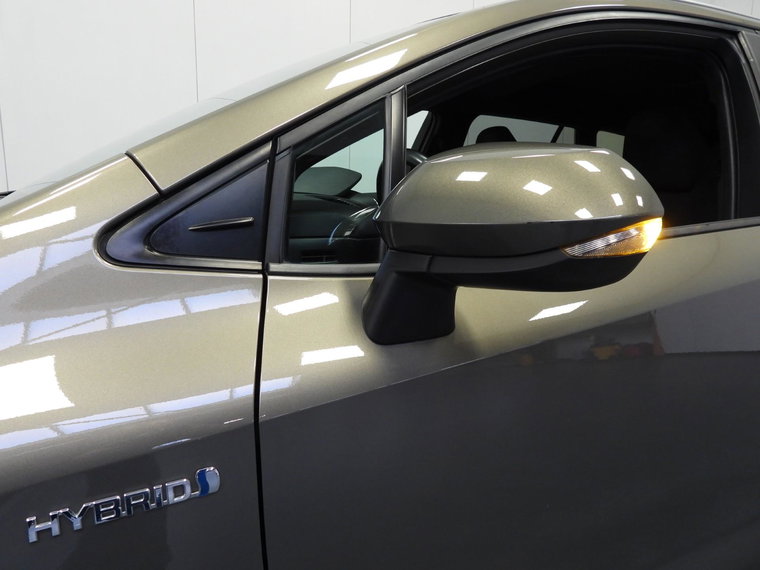 Vehicle Image 32