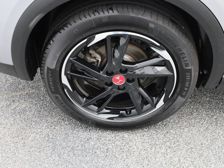 Vehicle Image 25