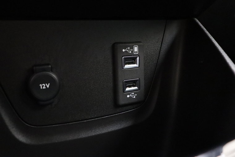 Vehicle Image 25