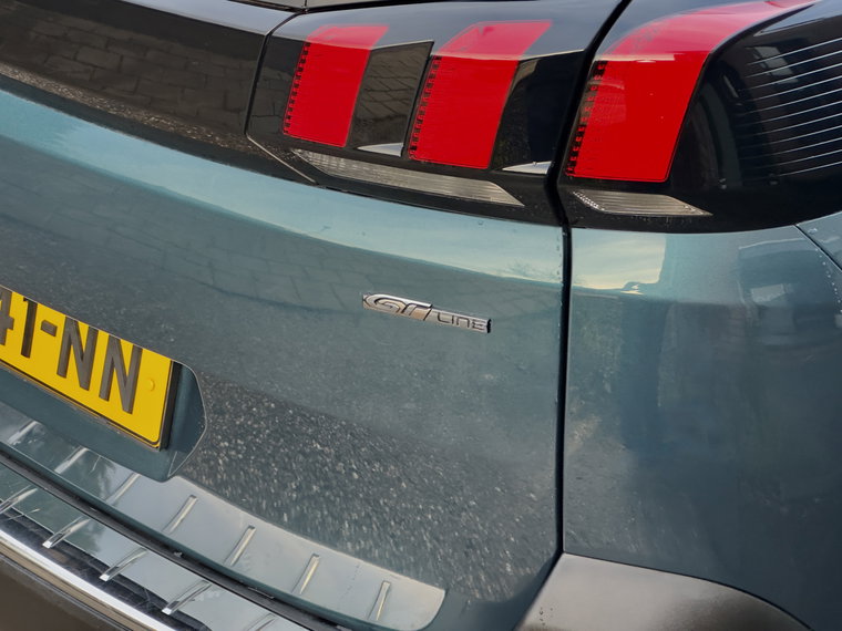 Vehicle Image 25