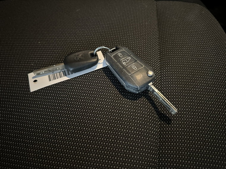 Vehicle Image 15