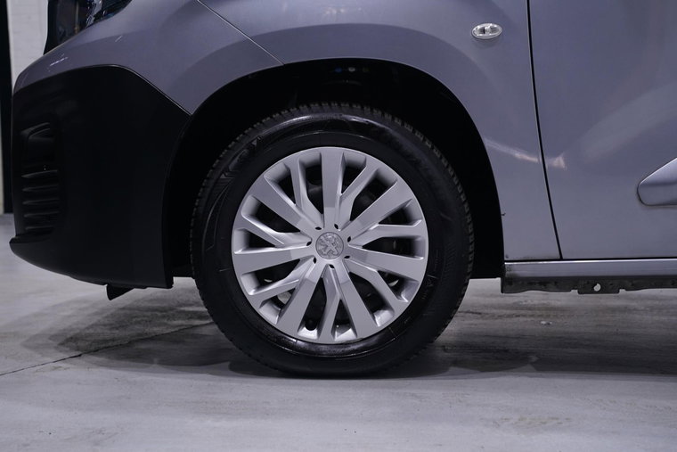 Vehicle Image 17