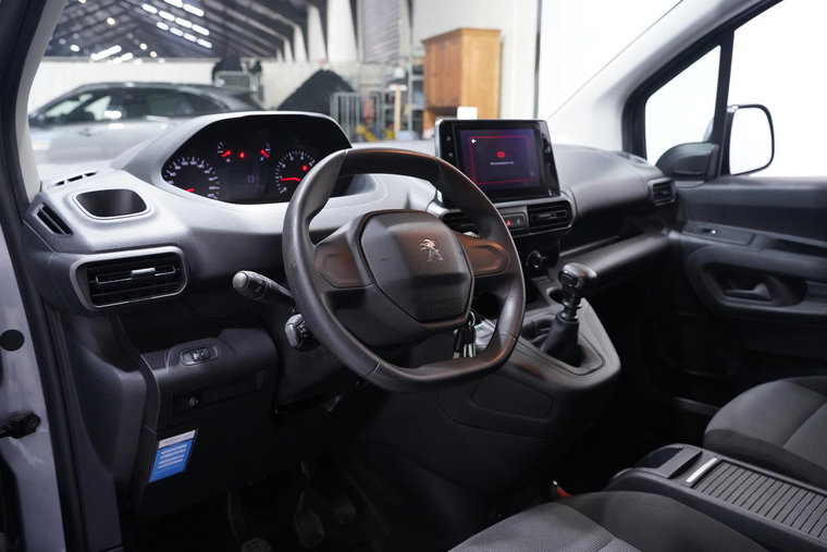 Vehicle Image 21