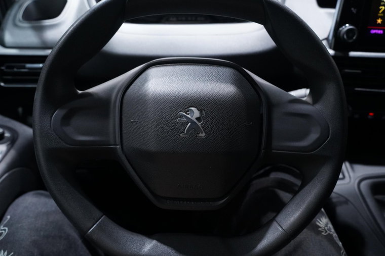 Vehicle Image 22
