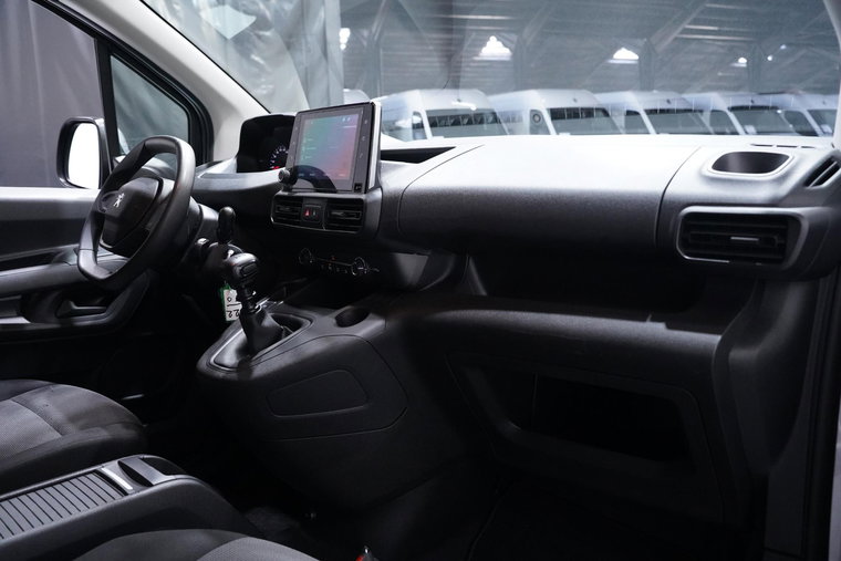 Vehicle Image 23