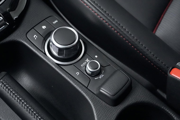 Vehicle Image 25