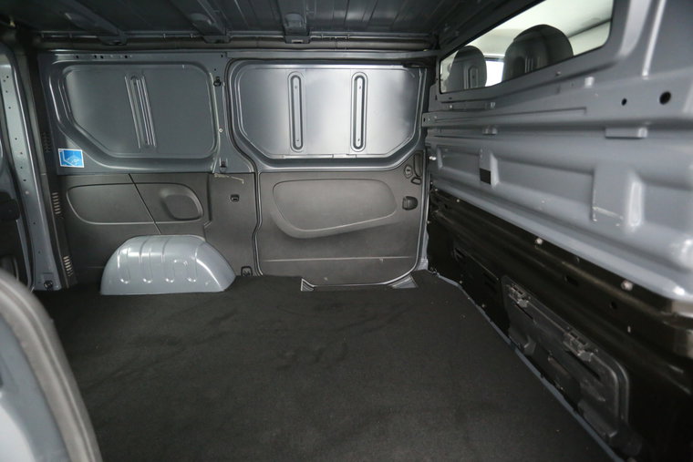 Vehicle Image 25