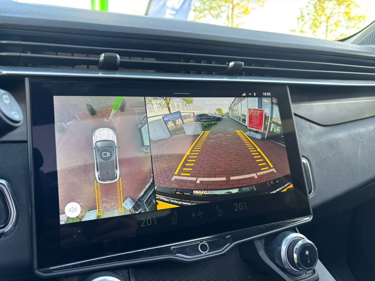 Vehicle Image 25