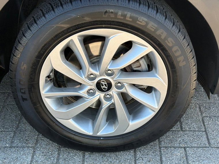 Vehicle Image 17