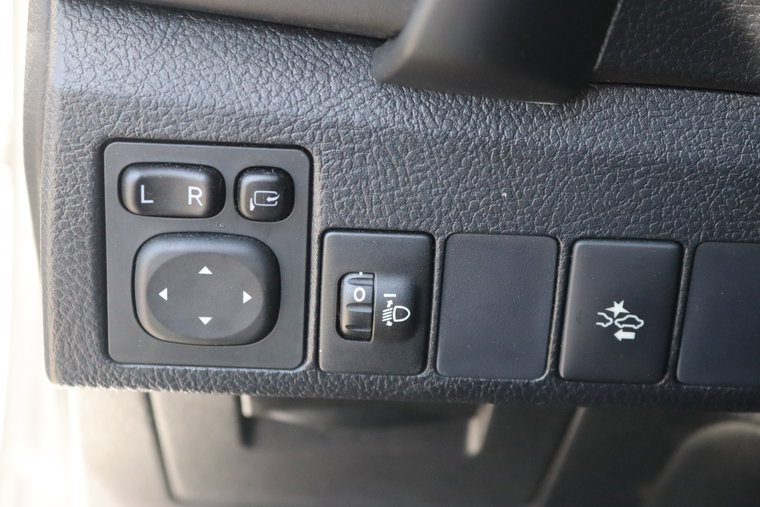 Vehicle Image 25
