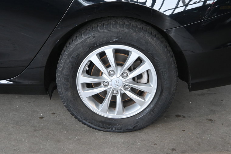 Vehicle Image 16