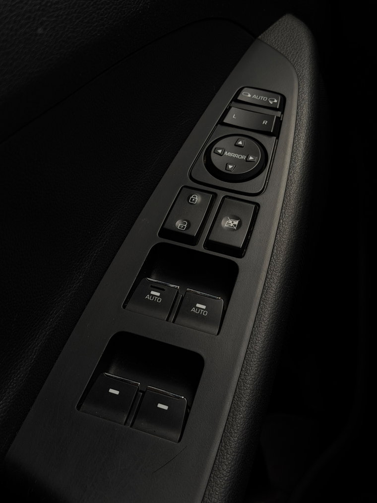 Vehicle Image 24