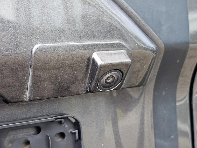 Vehicle Image 25