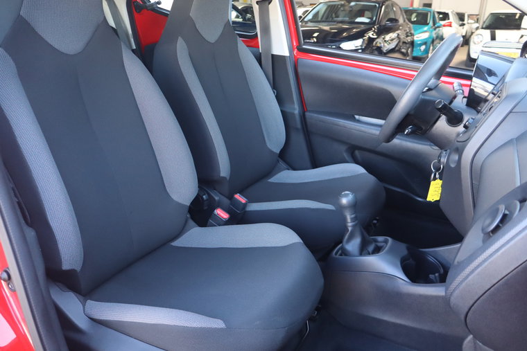 Vehicle Image 6