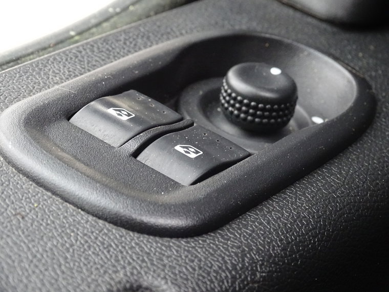 Vehicle Image 25