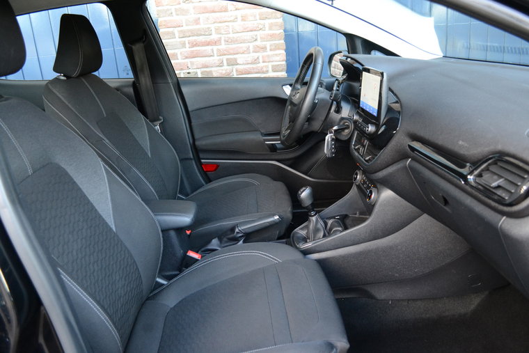 Vehicle Image 12