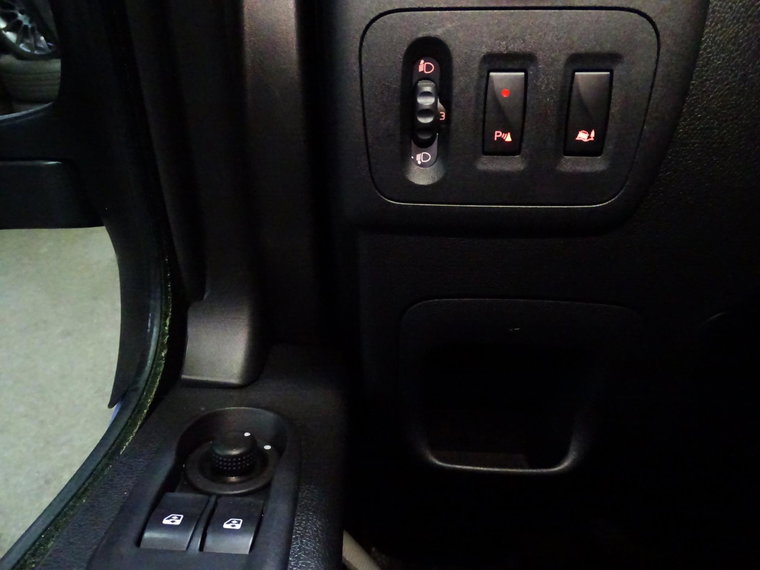 Vehicle Image 25