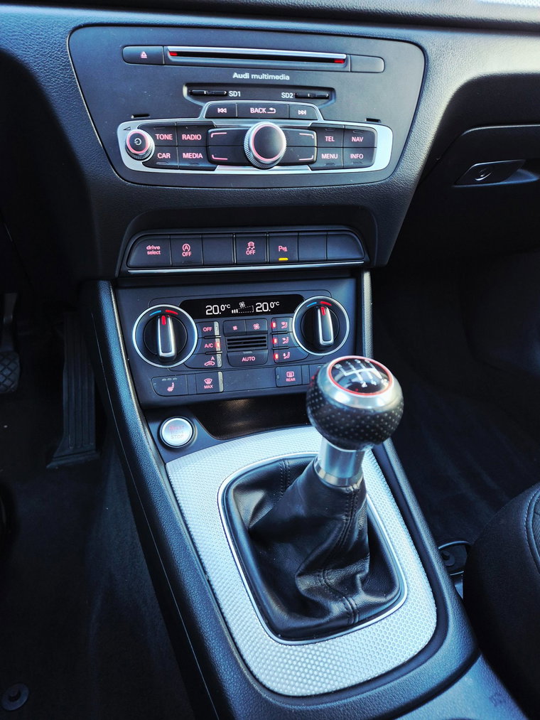 Vehicle Image 25