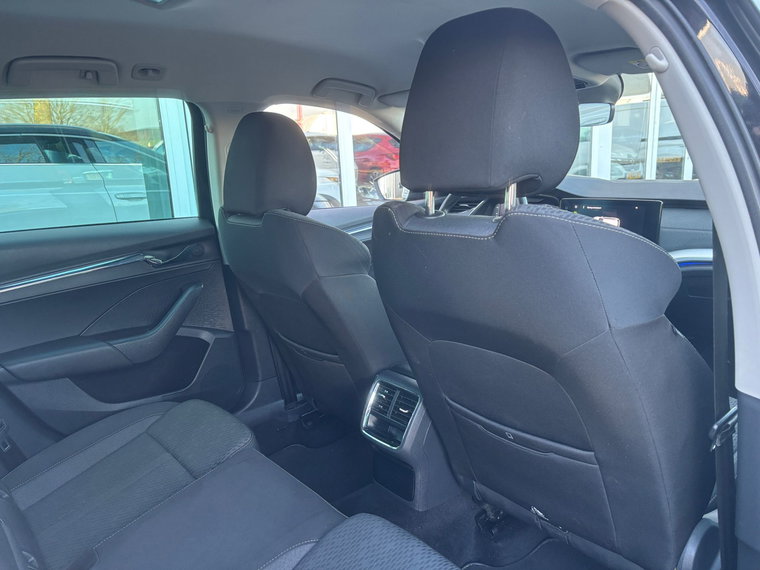 Vehicle Image 25