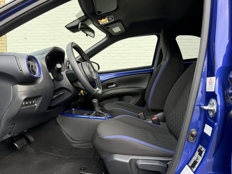 Vehicle Image 24