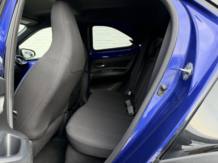 Vehicle Image 25