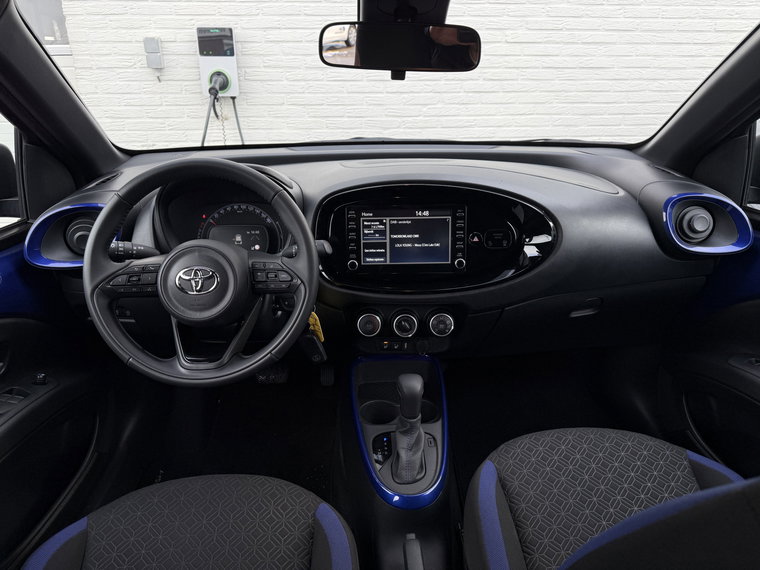 Vehicle Image 10
