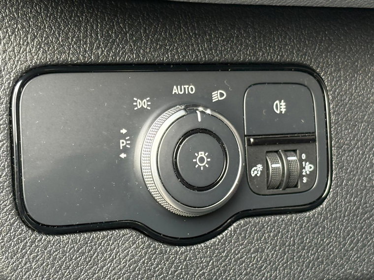 Vehicle Image 27