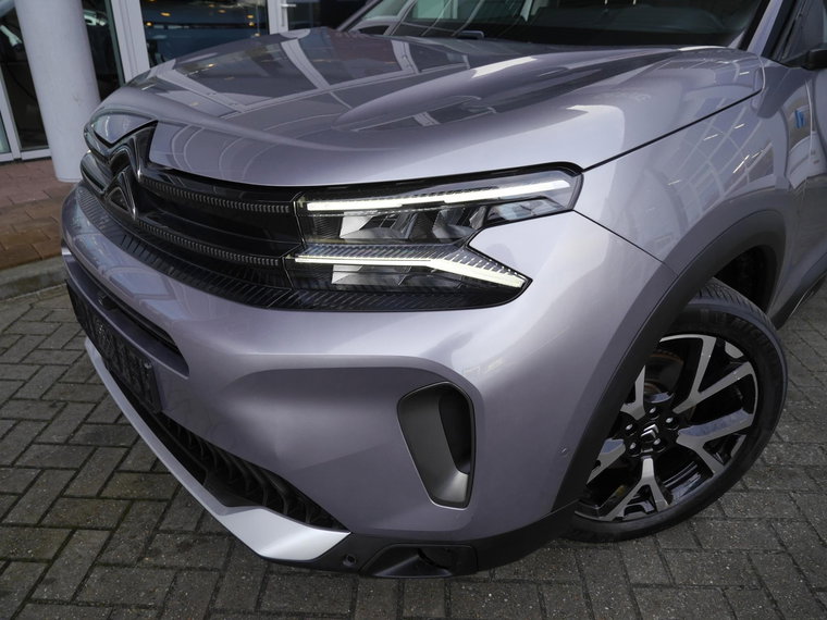 Vehicle Image 42