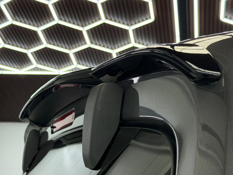 Vehicle Image 38