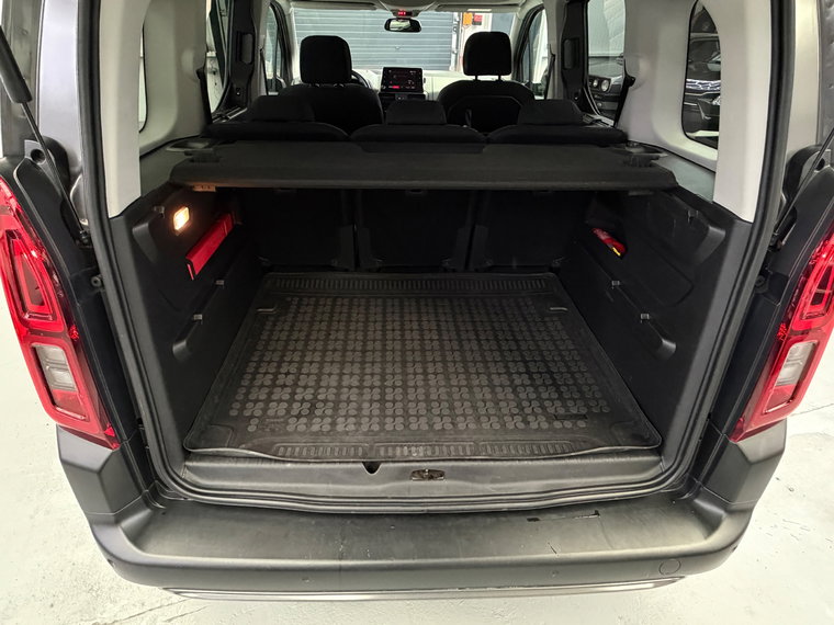 Vehicle Image 40