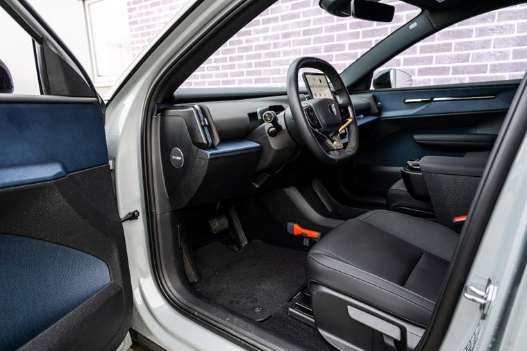 Vehicle Image 19