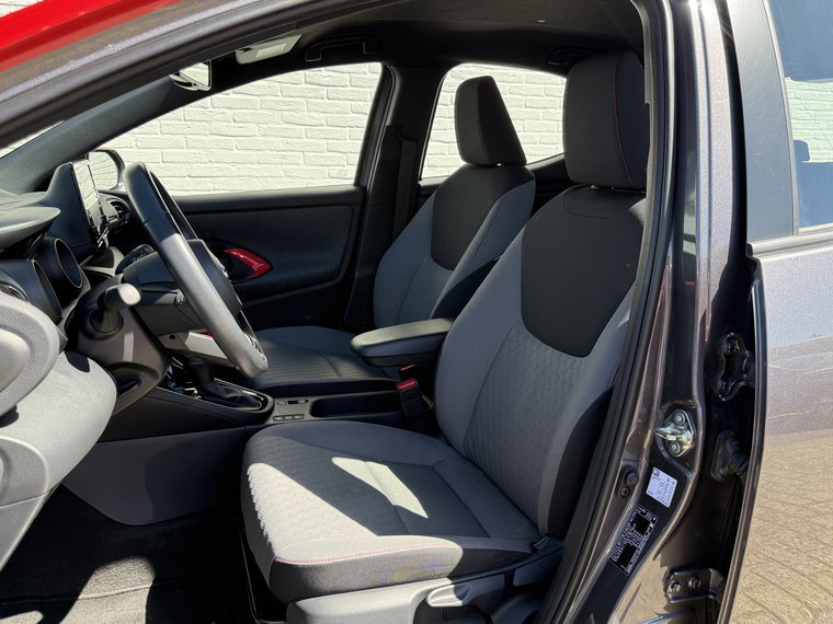 Vehicle Image 25
