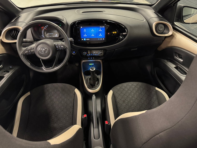 Vehicle Image 11