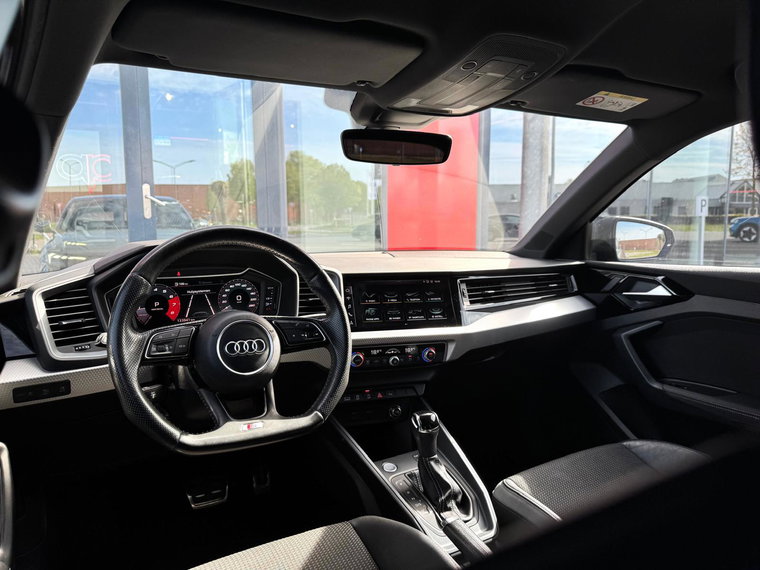 Vehicle Image 25