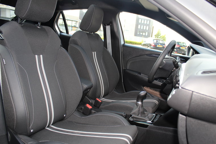 Vehicle Image 35