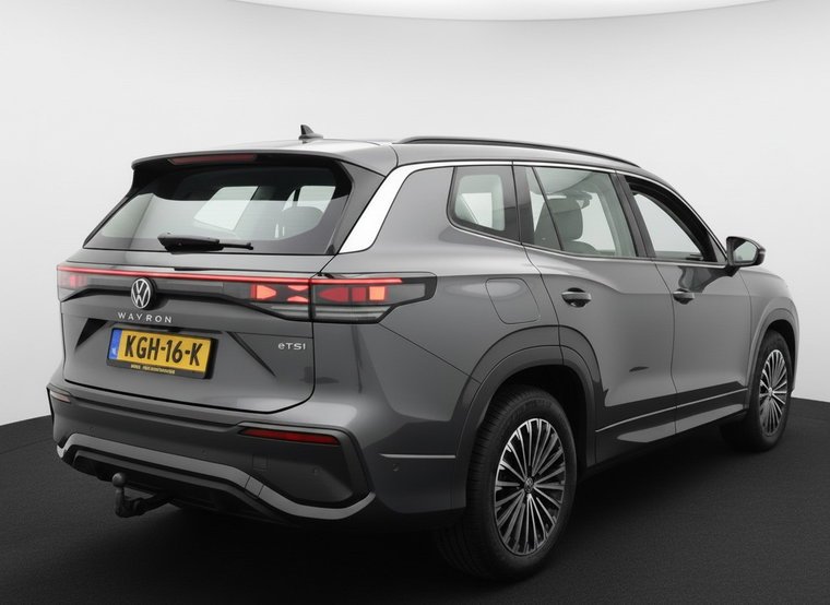 Vehicle Image 12