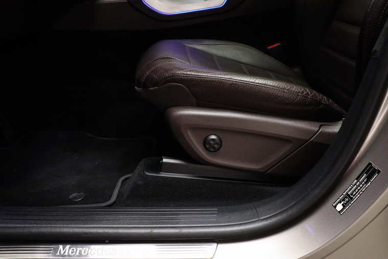 Vehicle Image 38