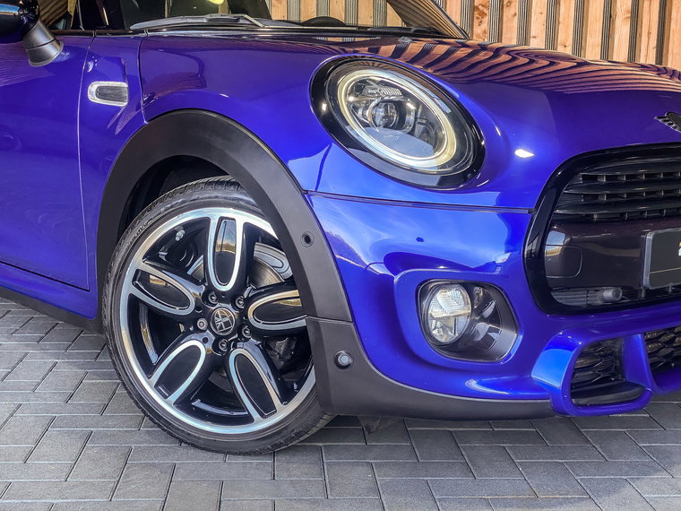 Vehicle Image 32