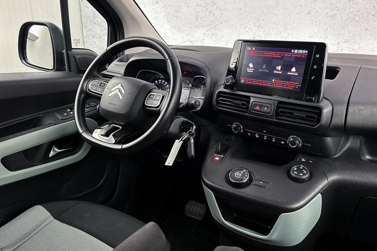 Vehicle Image 12