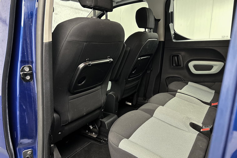 Vehicle Image 13
