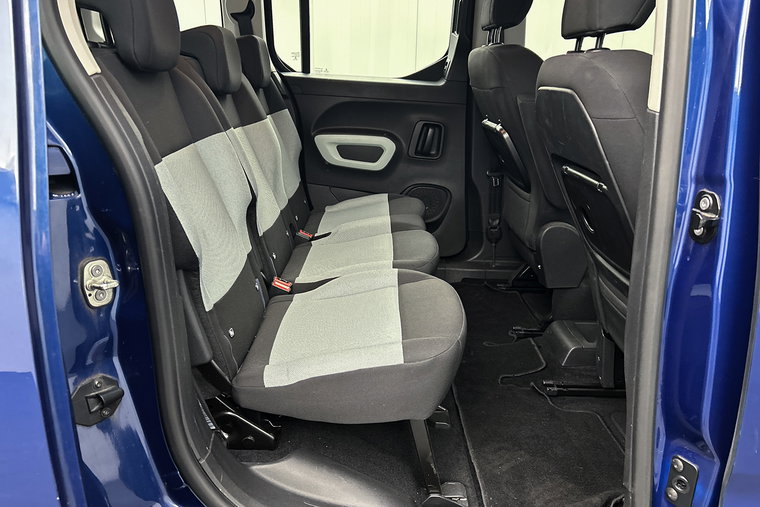 Vehicle Image 25