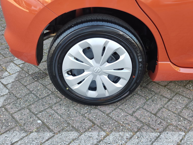 Vehicle Image 32