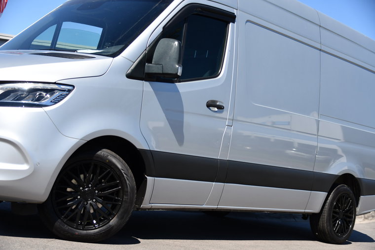 Vehicle Image 32