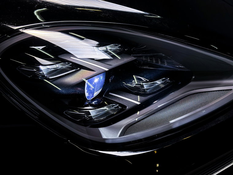 Vehicle Image 9