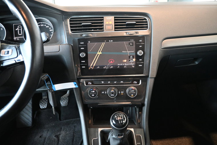 Vehicle Image 25