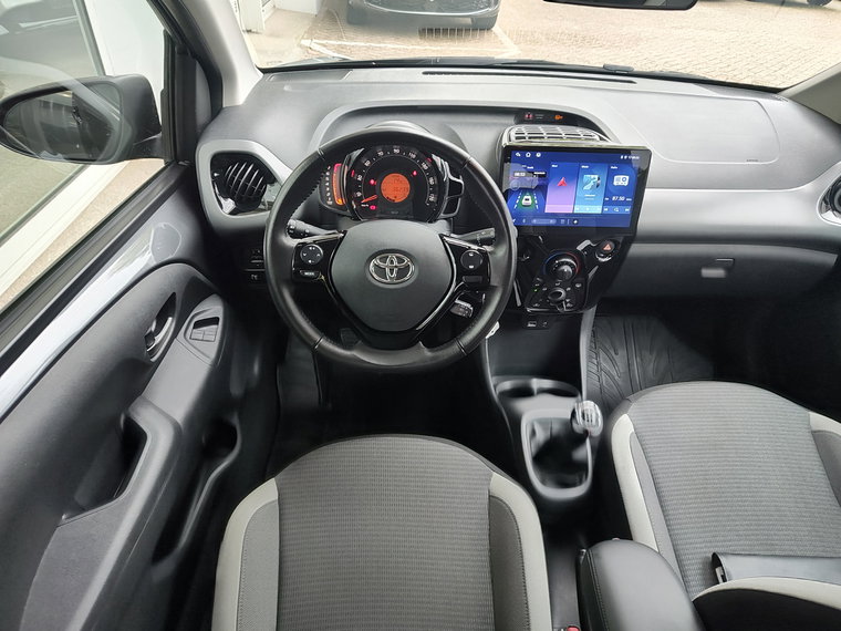 Vehicle Image 12