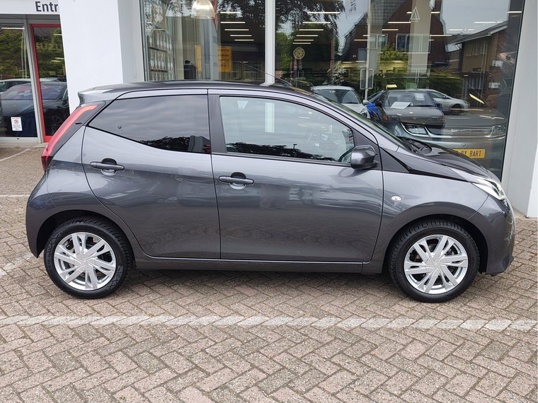 Vehicle Image 6